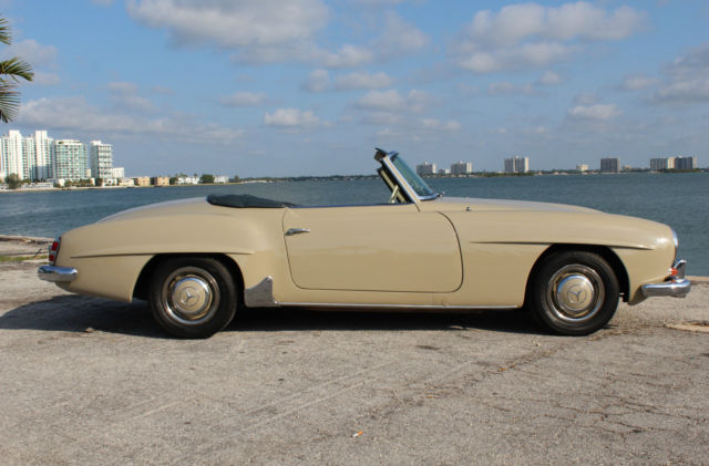 1960 Mercedes-Benz SL-Class (Beige Gray (Beigegrau) DB181/Blue)
