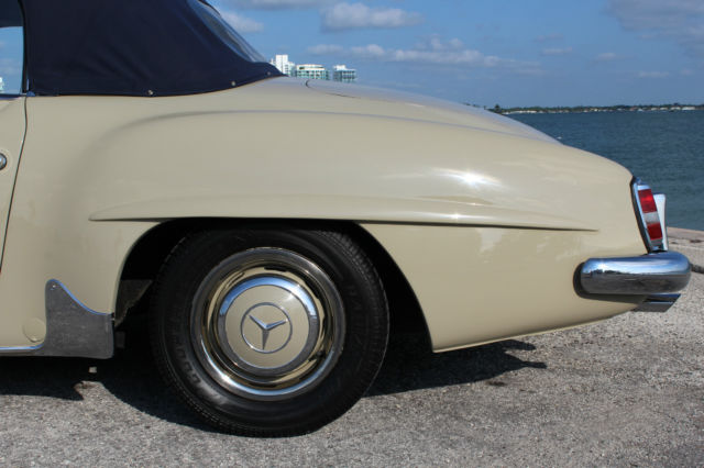 1960 Mercedes-Benz SL-Class (Beige Gray (Beigegrau) DB181/Blue)