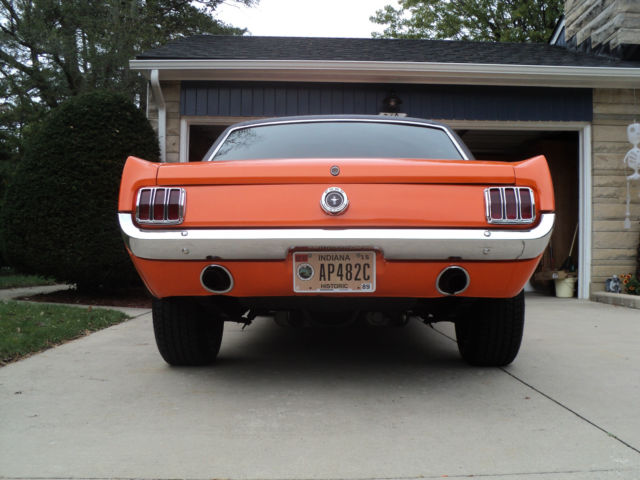 1964 Ford Mustang (Orange/Black)
