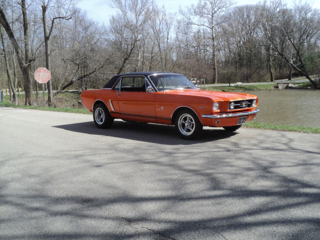 1964 Ford Mustang (Orange/Black)