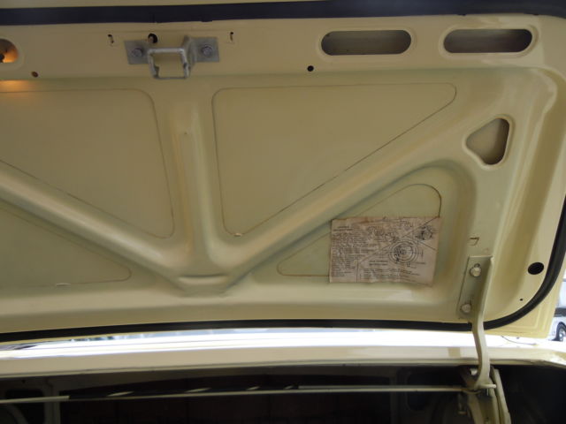 1967 Ford Mustang (Springtime Yellow/Parchment)