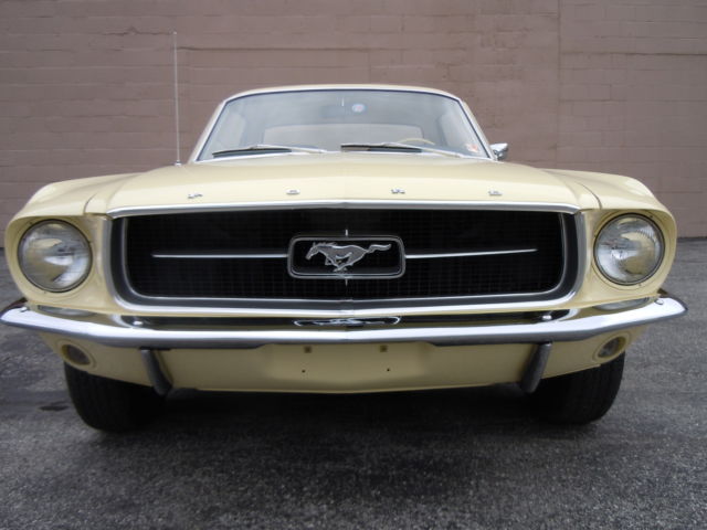 1967 Ford Mustang (Springtime Yellow/Parchment)