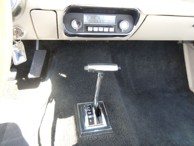 1967 Ford Mustang (Springtime Yellow/Parchment)