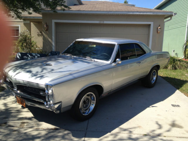 1967 Pontiac GTO (Silver/Blue)