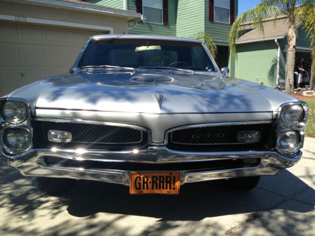 1967 Pontiac GTO (Silver/Blue)