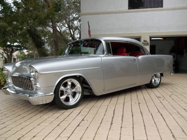 1955 Chevrolet Bel Air/150/210 (Silver/Red)