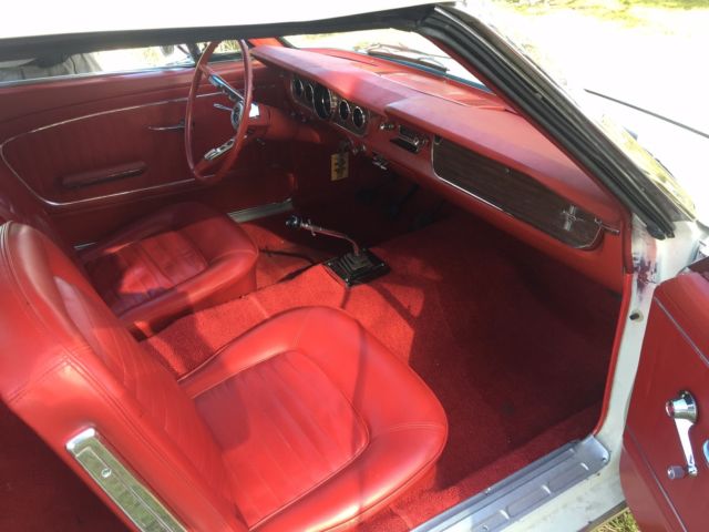 1965 Ford Mustang (White/Red)