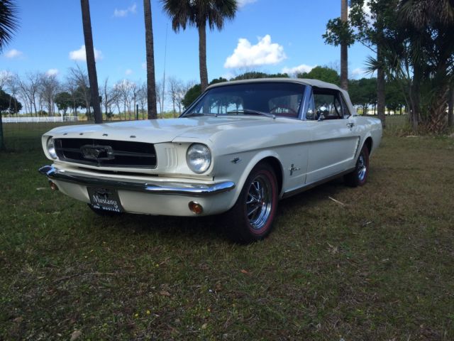 1965 Ford Mustang (White/Red)