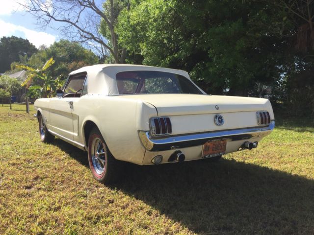 1965 Ford Mustang (White/Red)