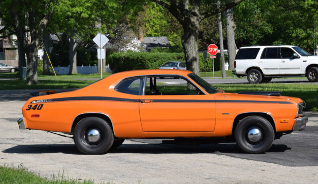 1975 Plymouth Duster (Orange/Black)