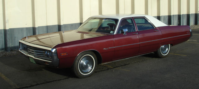 1971 Chrysler Newport (Alpine White over Burnished Red Metallic/Burnished Red)