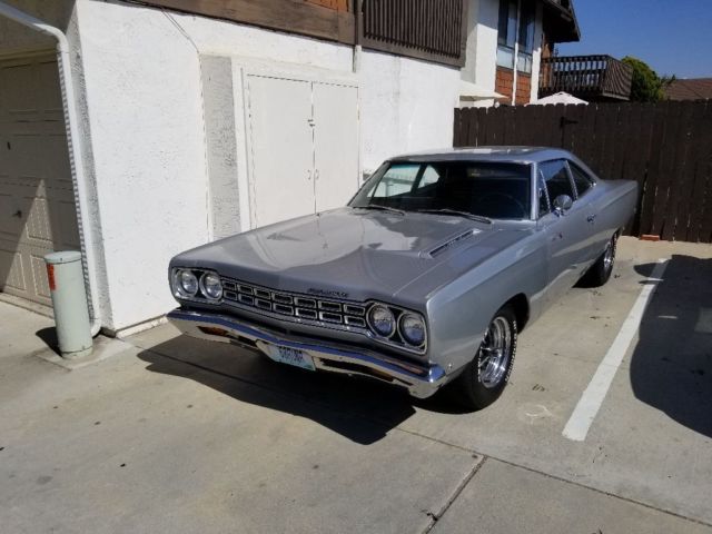 1968 Plymouth Road Runner (Silver/Black)