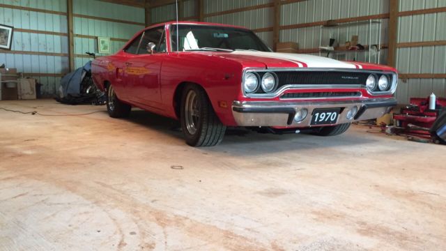 1970 Plymouth Road Runner (Red/White)