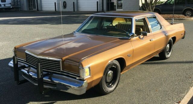 1977 Dodge Monaco (Brown/Tan)