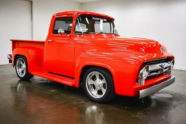 1956 Ford F-100 (Red/Tan)