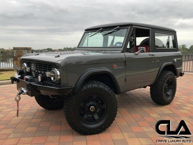 1974 Ford Bronco (Gray/Red)