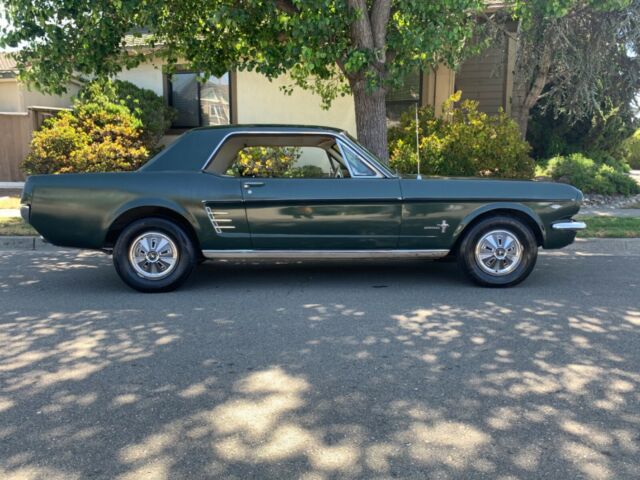 1966 Ford Mustang (Green/Tan)
