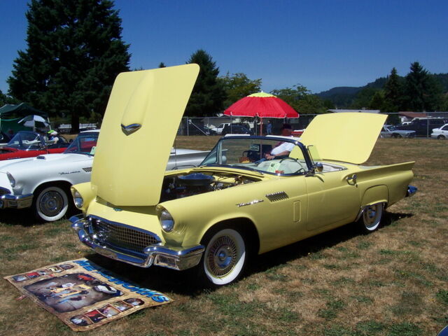 1957 Ford Thunderbird (Yellow/White)