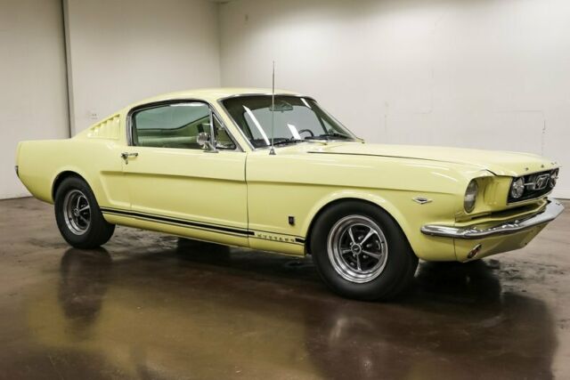 1966 Ford Mustang (Yellow/Parchment)