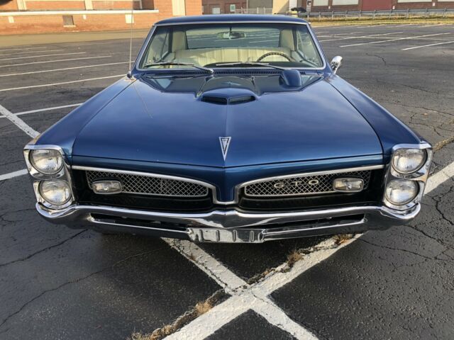 1967 Pontiac GTO (Blue/Black)