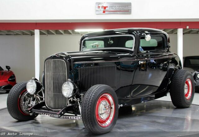 1932 Ford 3-Window (Black/Black)