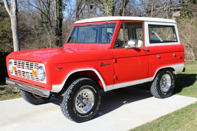 1970 Ford Bronco (Red/White Red)