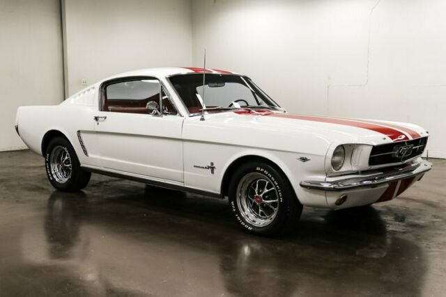 1965 Ford Mustang (White/Red)