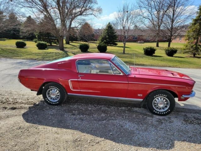 1968 Ford Mustang (Red/White)