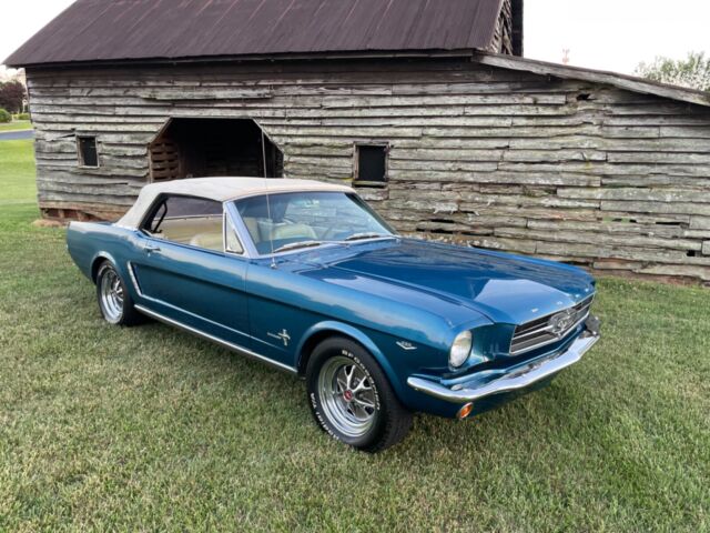 1965 Ford Mustang (Blue/White)