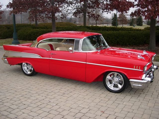 Seller of Classic Cars - 1957 Chevrolet Bel Air/150/210 (Red/Cream)