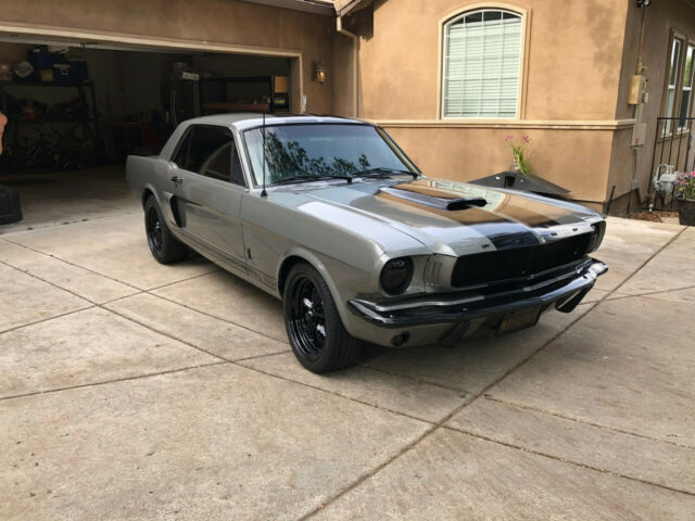 Seller of Classic Cars - 1965 Ford Mustang (Gray/Black)